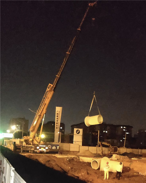 阿克陶县“弯臂矫正”—— 吊车的 “形变补偿” 技术